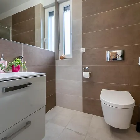 Apartman Tomi By El-pi Tours