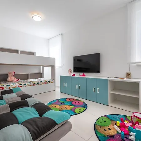 Apartman Tomi By El-pi Tours