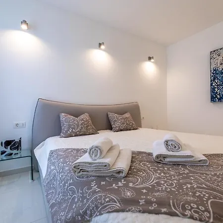 Apartman Tomi By El-pi Tours *