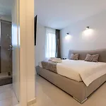 Apartment Tomi By El-pi Tours