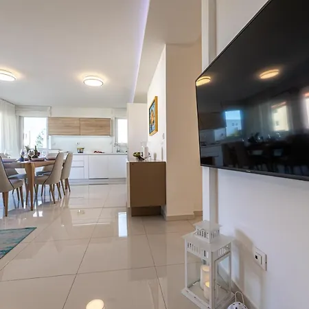 Tomi By El-pi Tours Apartment