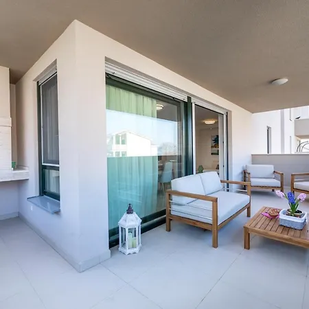 Apartment Tomi By El-pi Tours *