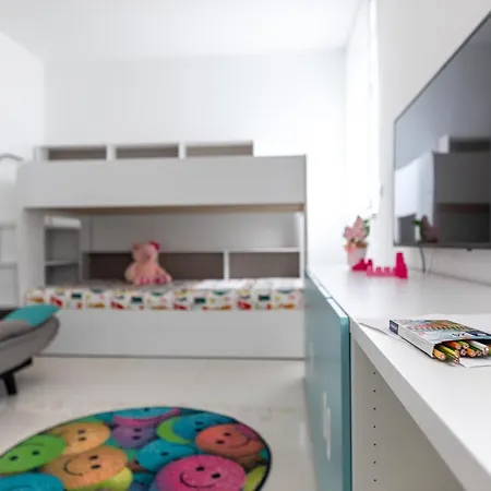 Tomi By El-pi Tours Apartment