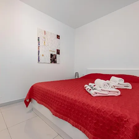 Apartment Tomi By El-pi Tours *